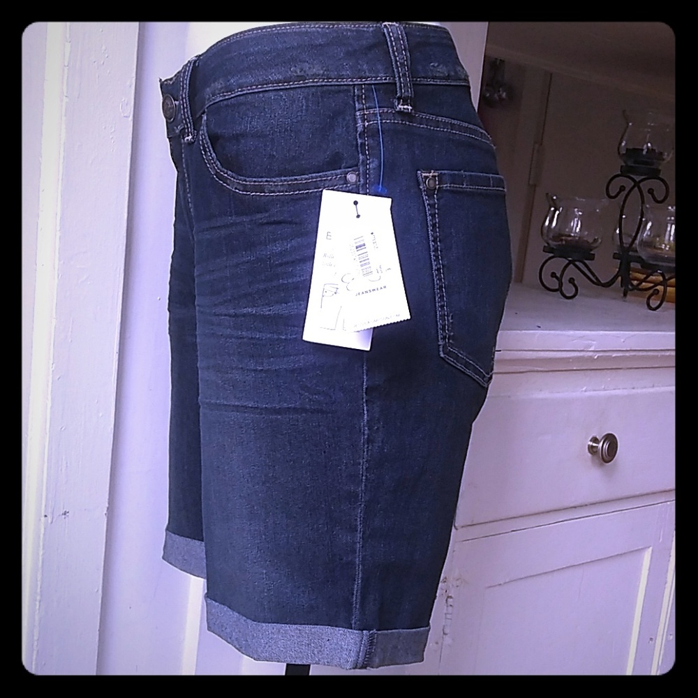 NWT  Jessica Simpson Jean Bermuda  size 29